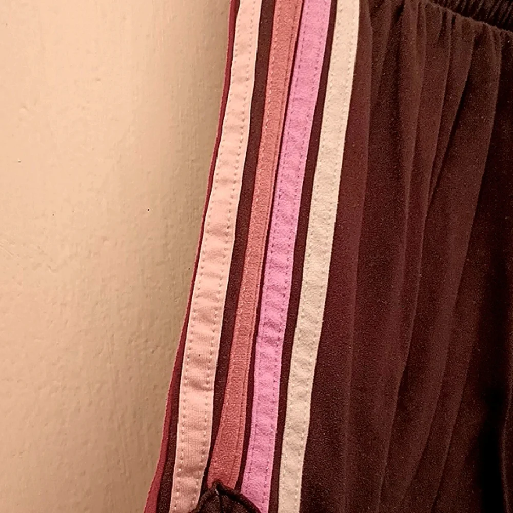 Shorts - Picture 2 of 5